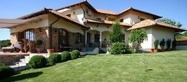 Großes Einfamilienhaus mit großem Garten