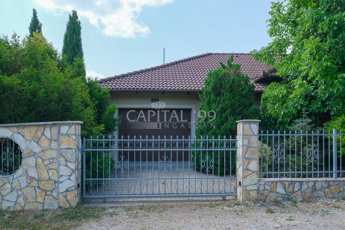 Családi ház - 4302